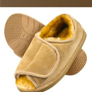 New!! Hammacher Schlemmer Sheepskin Slippers